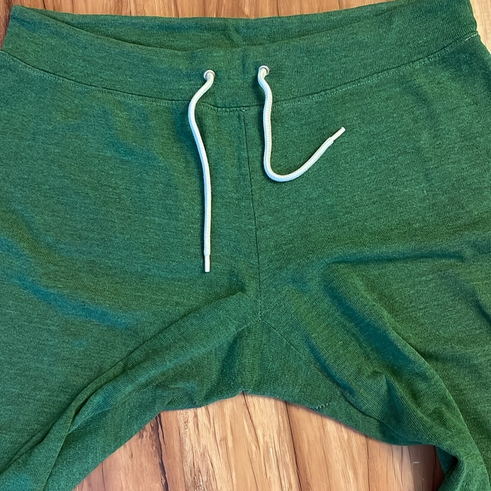 Monrow Green Capri Jogger - Picture 2 of 5